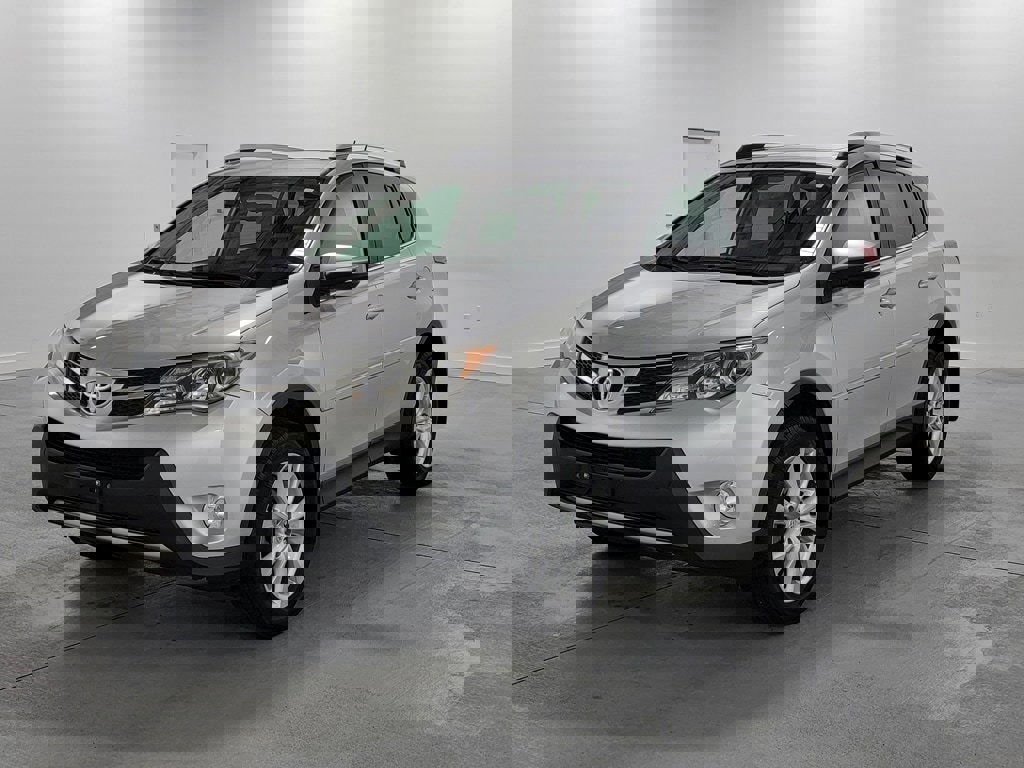 Used 2015 Toyota RAV4 Limited w/ Technology Package image 4