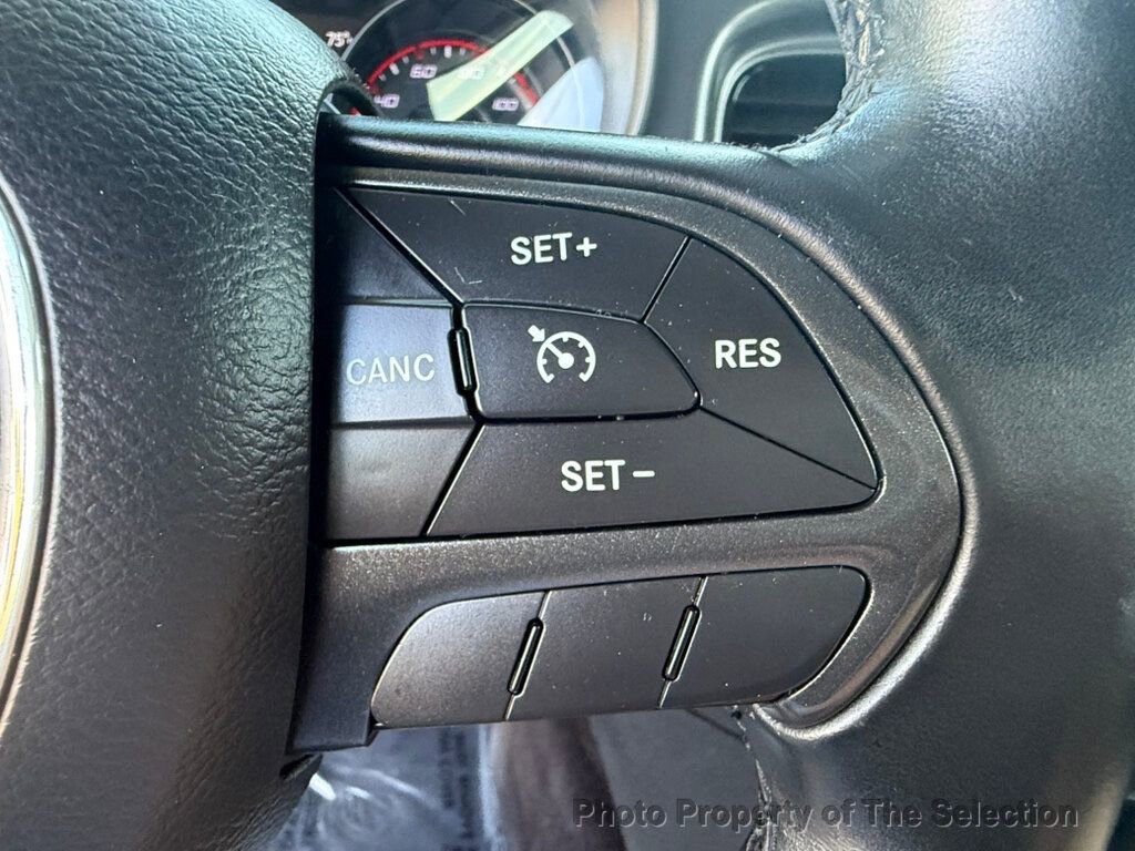 Used 2017 Dodge Charger SE w/ Blacktop Package image 24