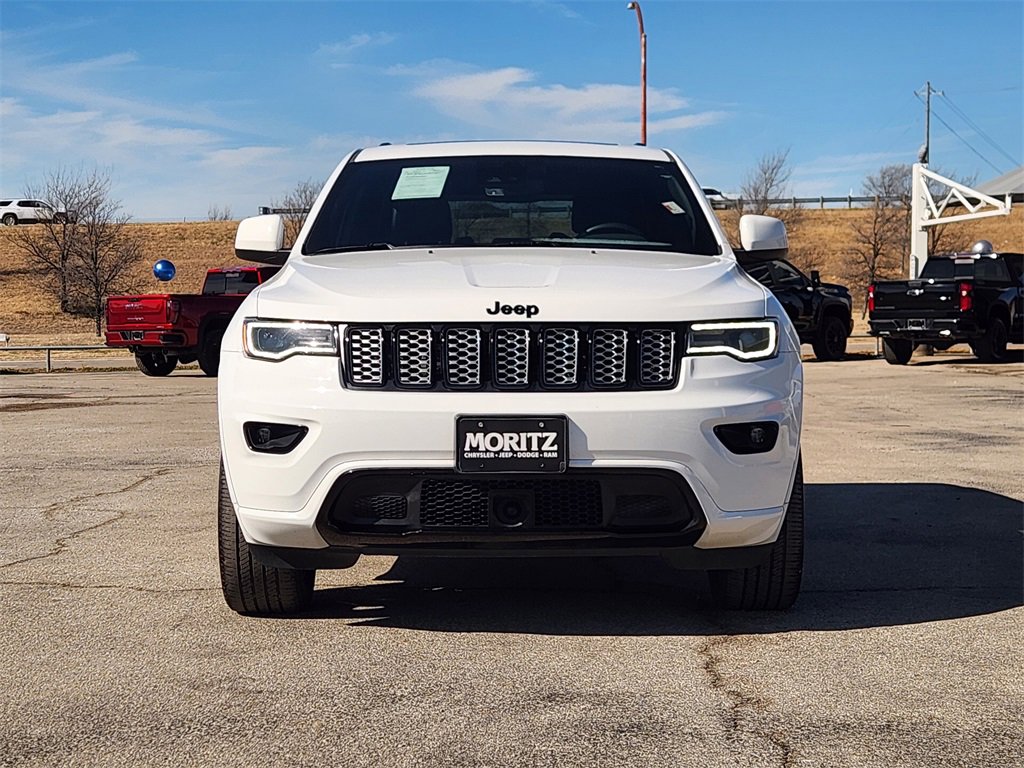 Used 2020 Jeep Grand Cherokee Altitude image 2