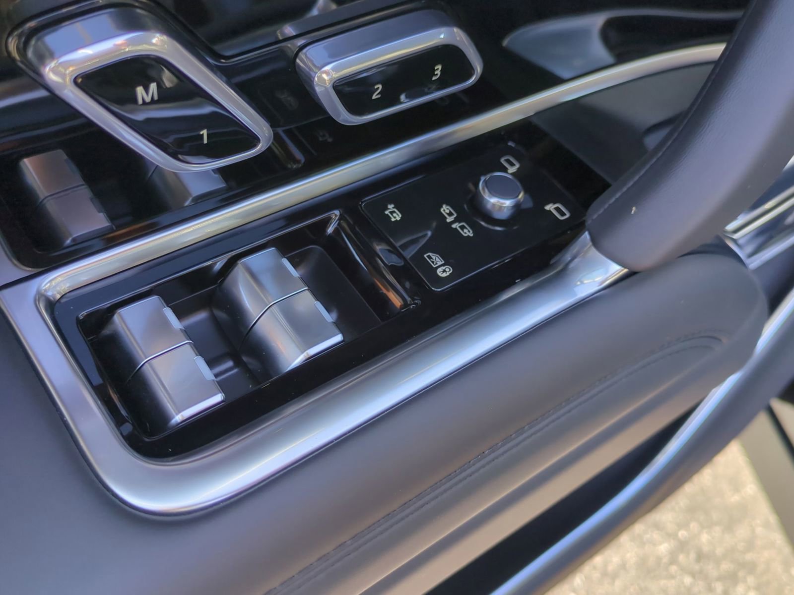 New 2026 Land Rover Range Rover SE image 12