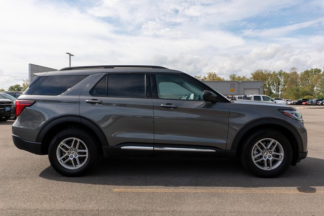Used 2025 Ford Explorer Active AWD/4WD image 5