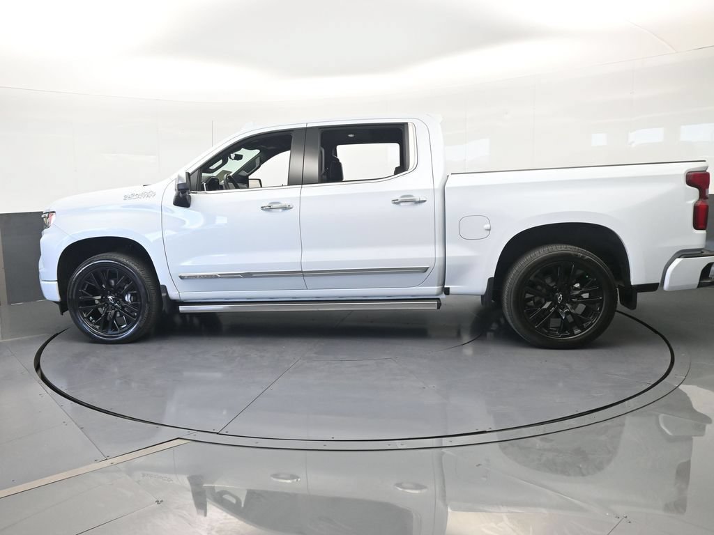 Used 2026 Chevrolet Silverado 1500 High Country w/ Technology Package AWD/4WD image 3