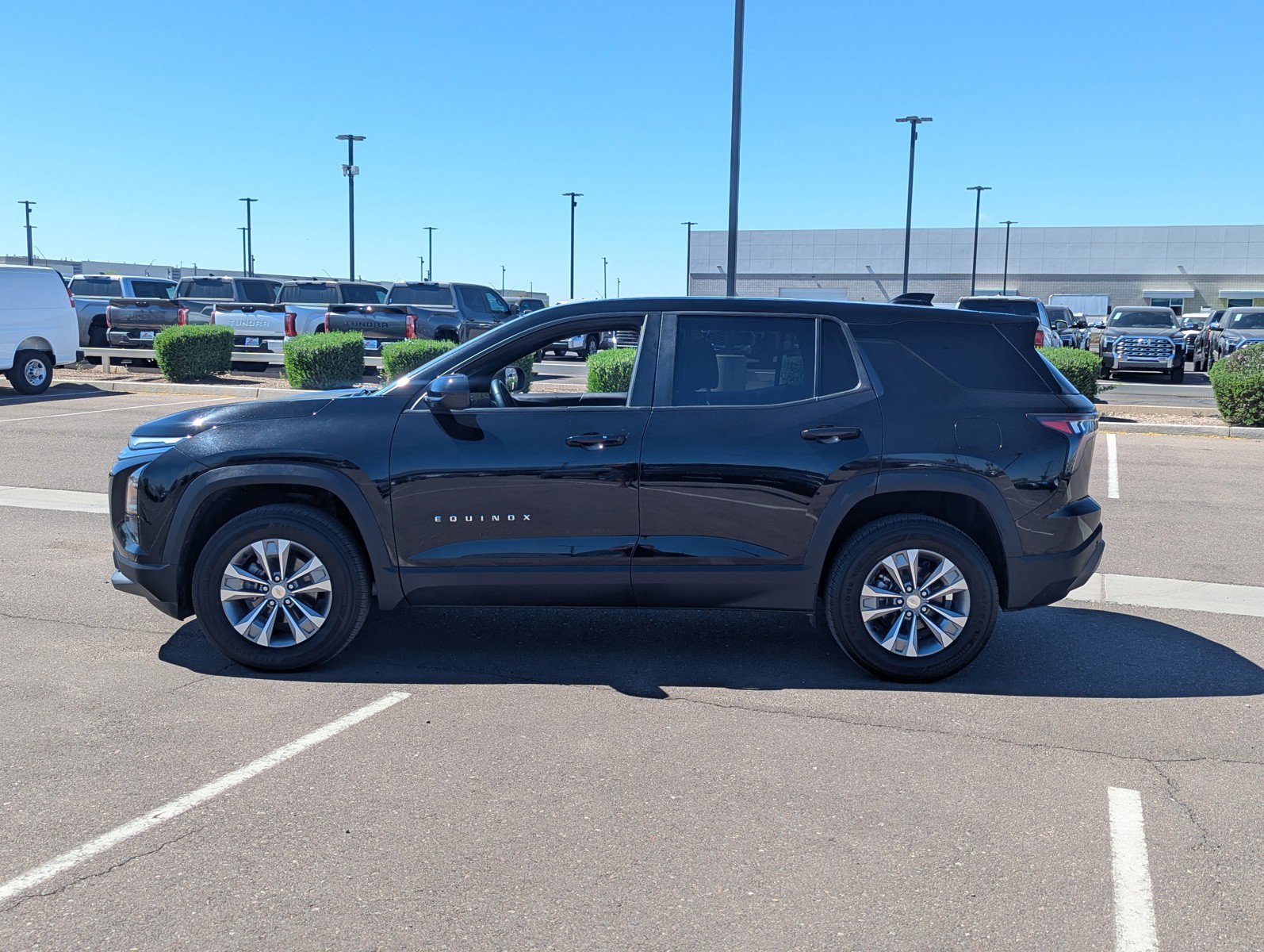 Certified 2025 Chevrolet Equinox LT image 2