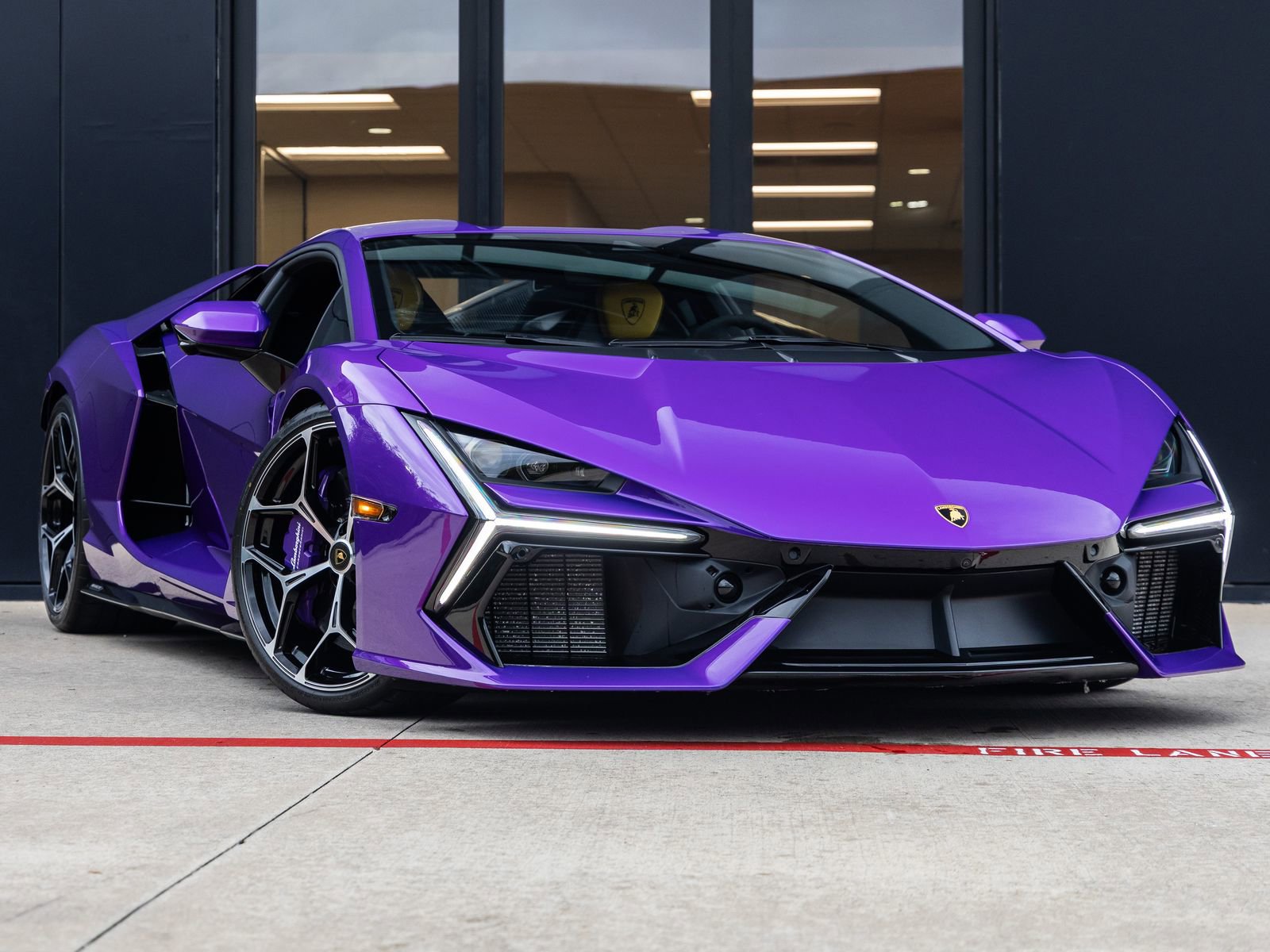Used 2025 Lamborghini Revuelto AWD/4WD image 3