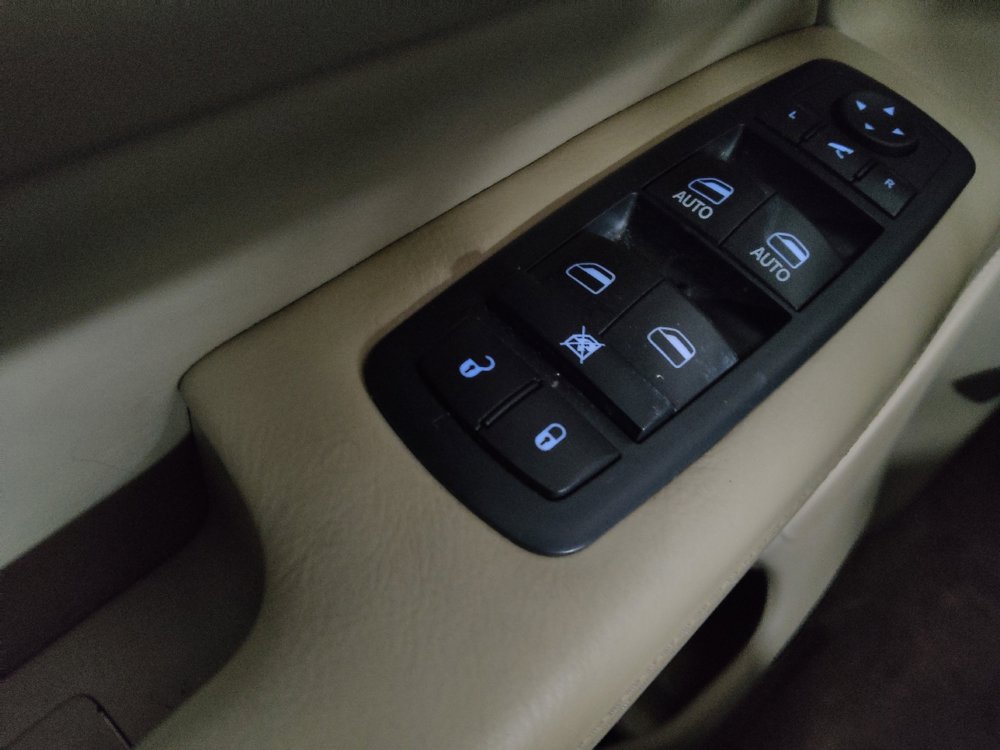 Used 2016 Jeep Grand Cherokee Overland w/ Advanced Technology Group image 27