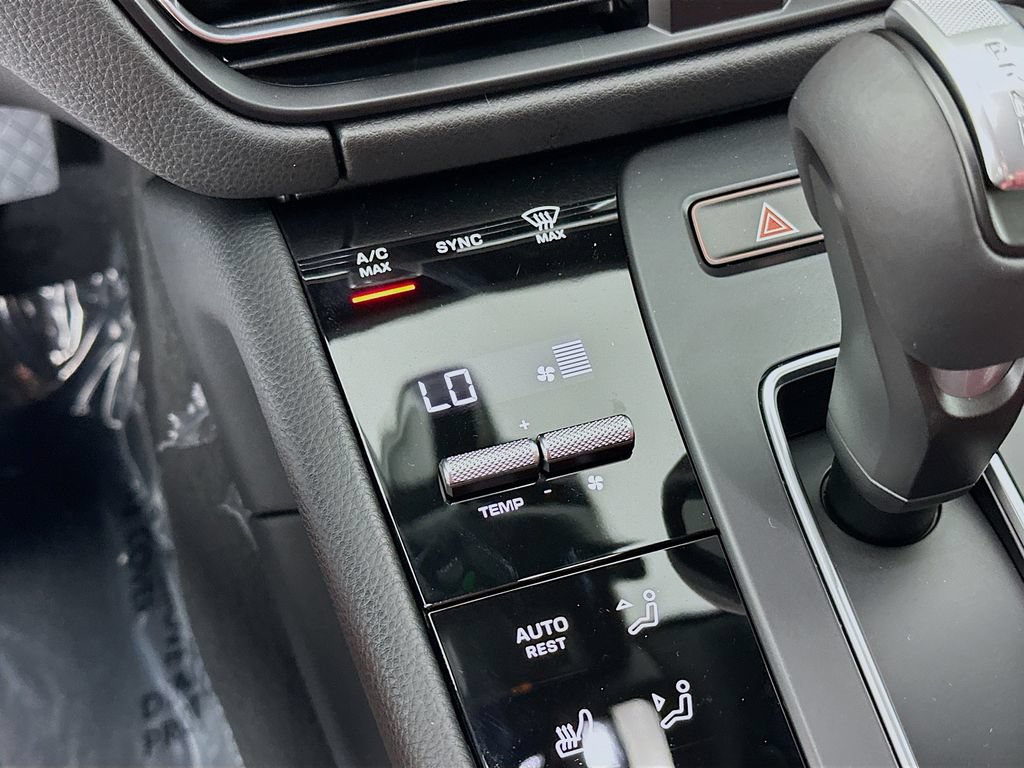 New 2026 Porsche Macan AWD/4WD image 18
