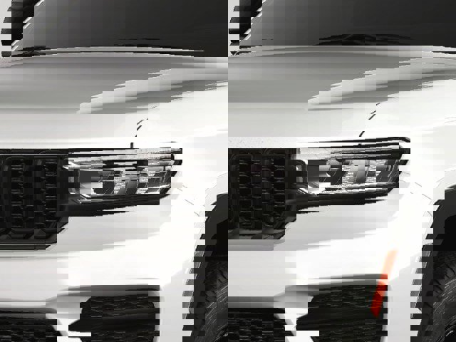 New 2025 Jeep Grand Cherokee Altitude image 8