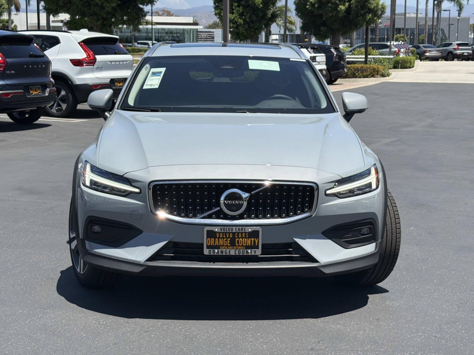 New 2026 Volvo V60 B5 Cross Country Plus w/ Climate Package AWD/4WD image 2