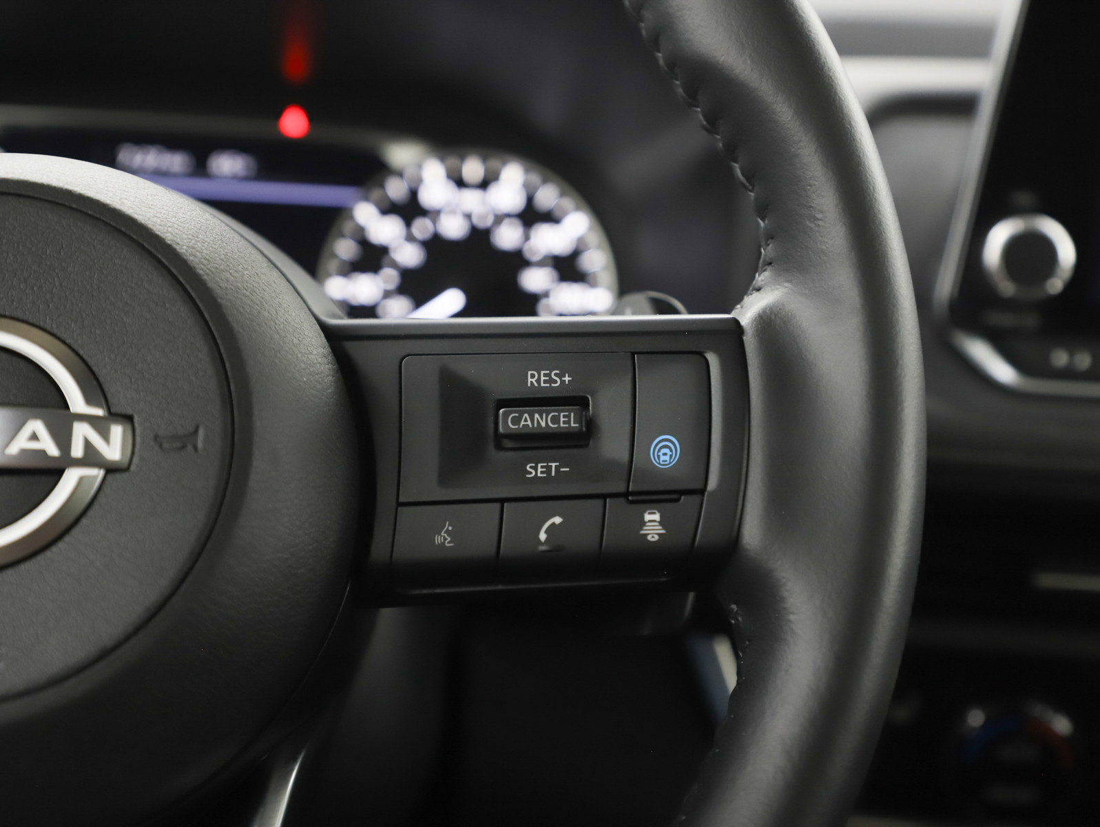 Used 2024 Nissan Rogue SV w/ SV Premium Package image 28