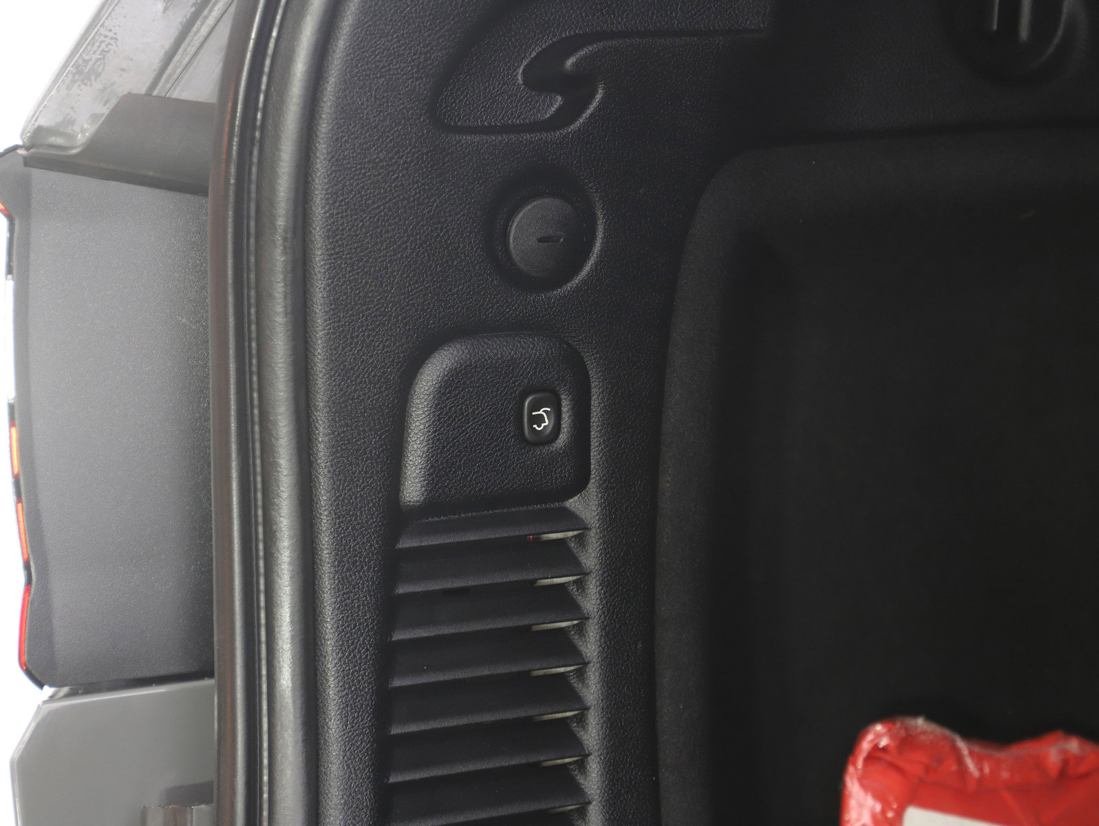 Used 2020 Dodge Durango SXT image 11