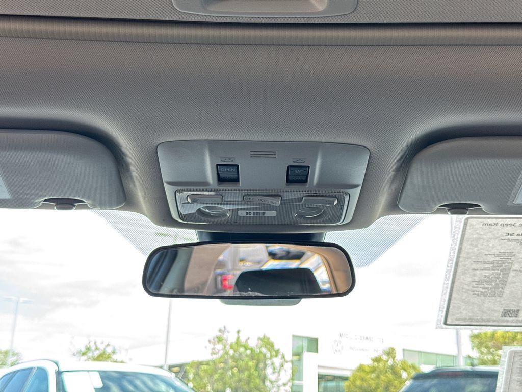 Used 2018 Toyota Corolla SE w/ Carpet Mat Package (TMS) FWD image 21