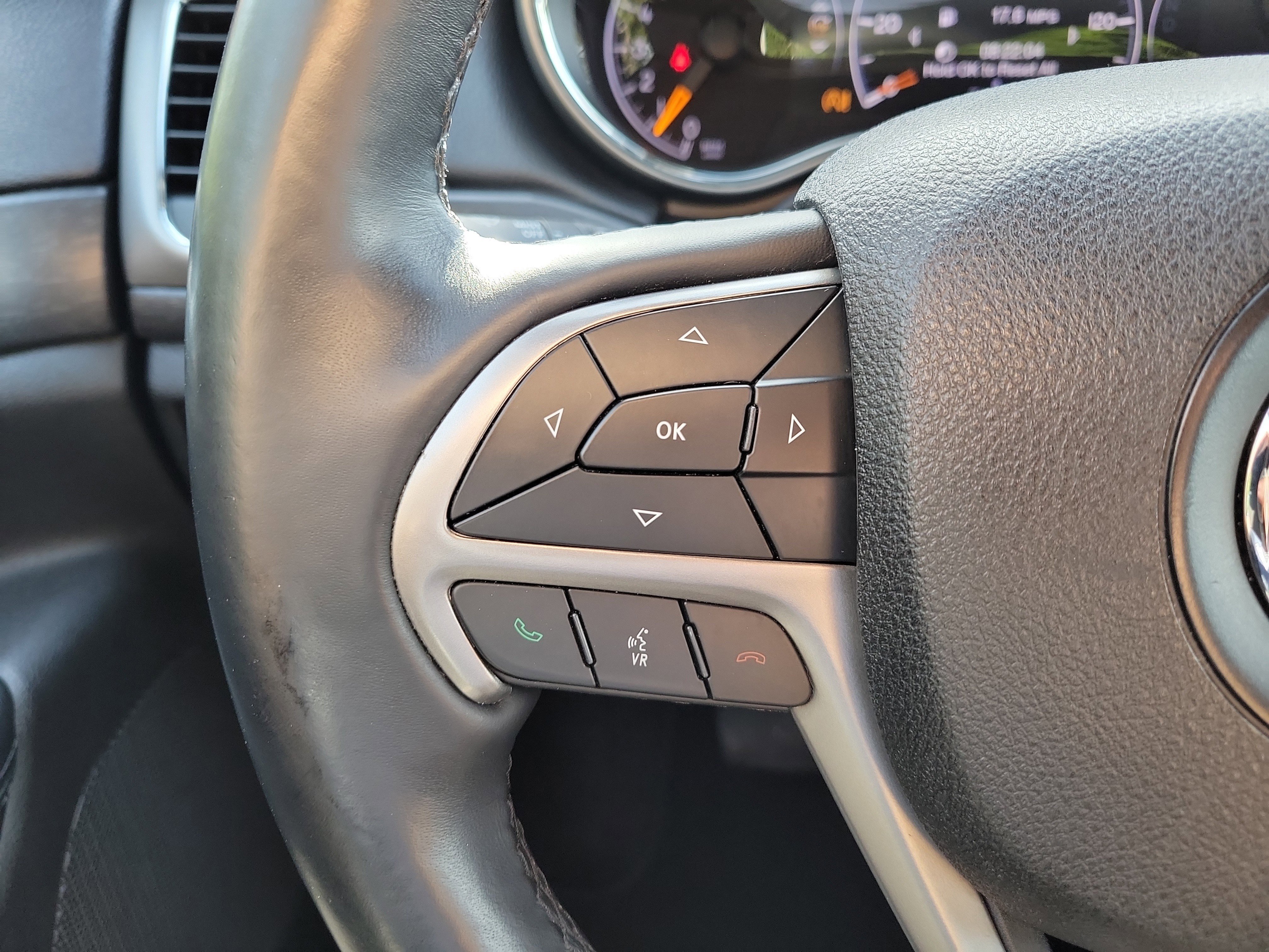 Used 2018 Jeep Grand Cherokee Altitude AWD/4WD image 25