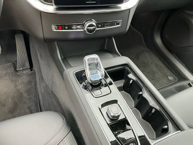 Certified 2025 Volvo XC90 B5 Plus AWD/4WD image 16