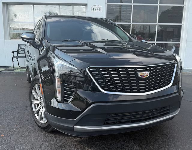 Used 2021 Cadillac XT4 Premium Luxury w/ Cold Weather Package AWD/4WD image 3