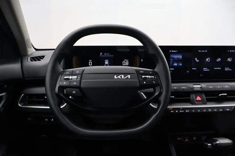 Used 2025 Kia K4 FWD image 19