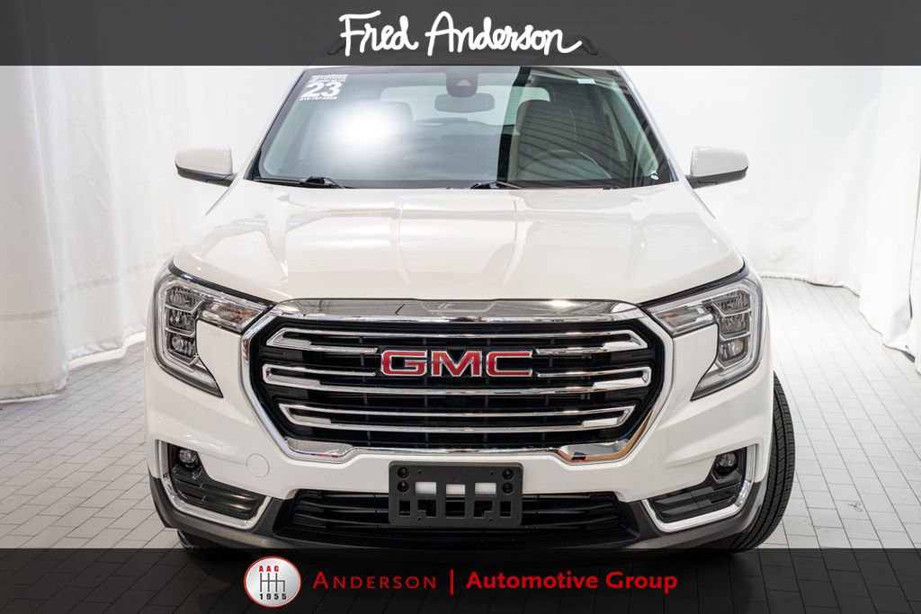 Used 2023 GMC Terrain SLT AWD/4WD image 2
