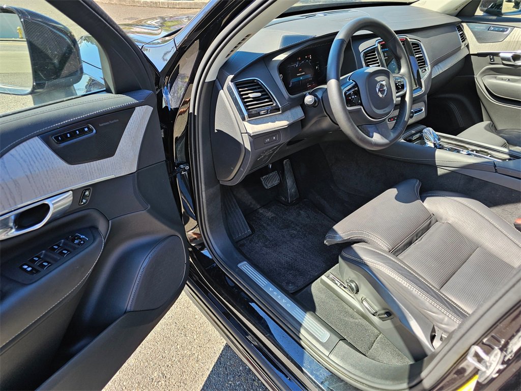 Used 2025 Volvo XC90 T8 Ultra w/ Protection Package image 16