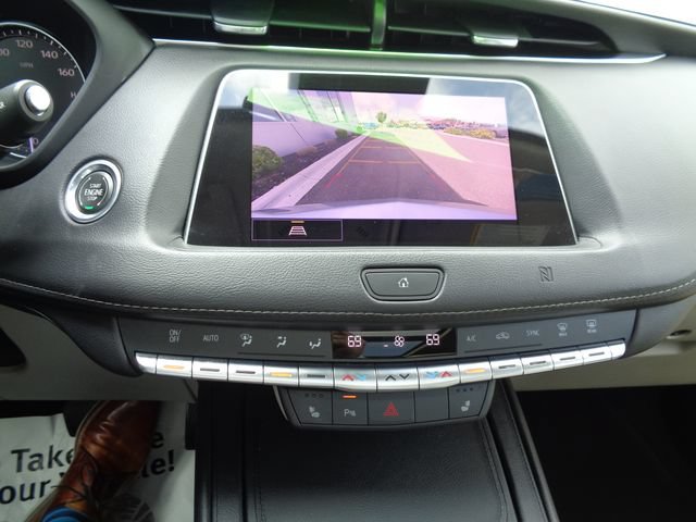 Used 2021 Cadillac XT4 Luxury w/ Cold Weather Package FWD image 12