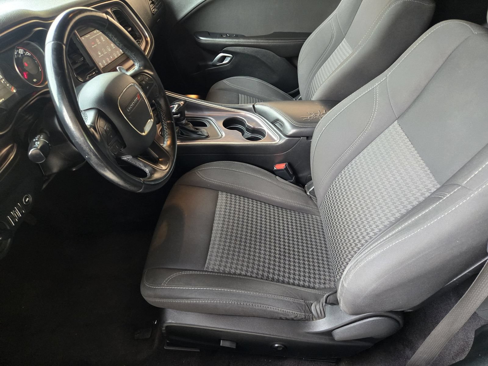 Used 2018 Dodge Challenger SXT RWD image 13