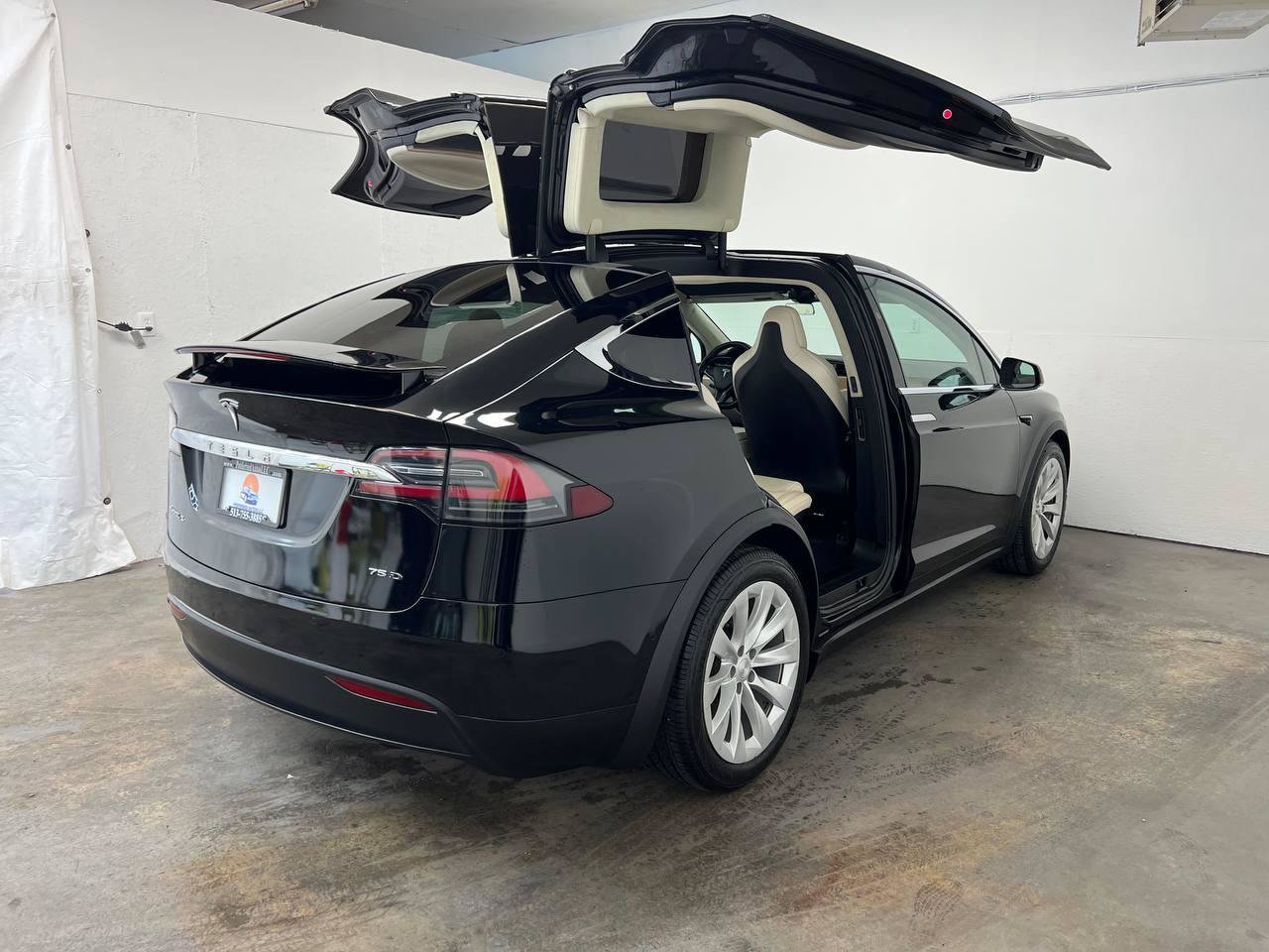 Used 2018 Tesla Model X 75D AWD/4WD image 10