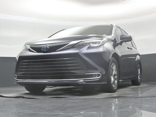 Used 2023 Toyota Sienna XLE FWD image 54