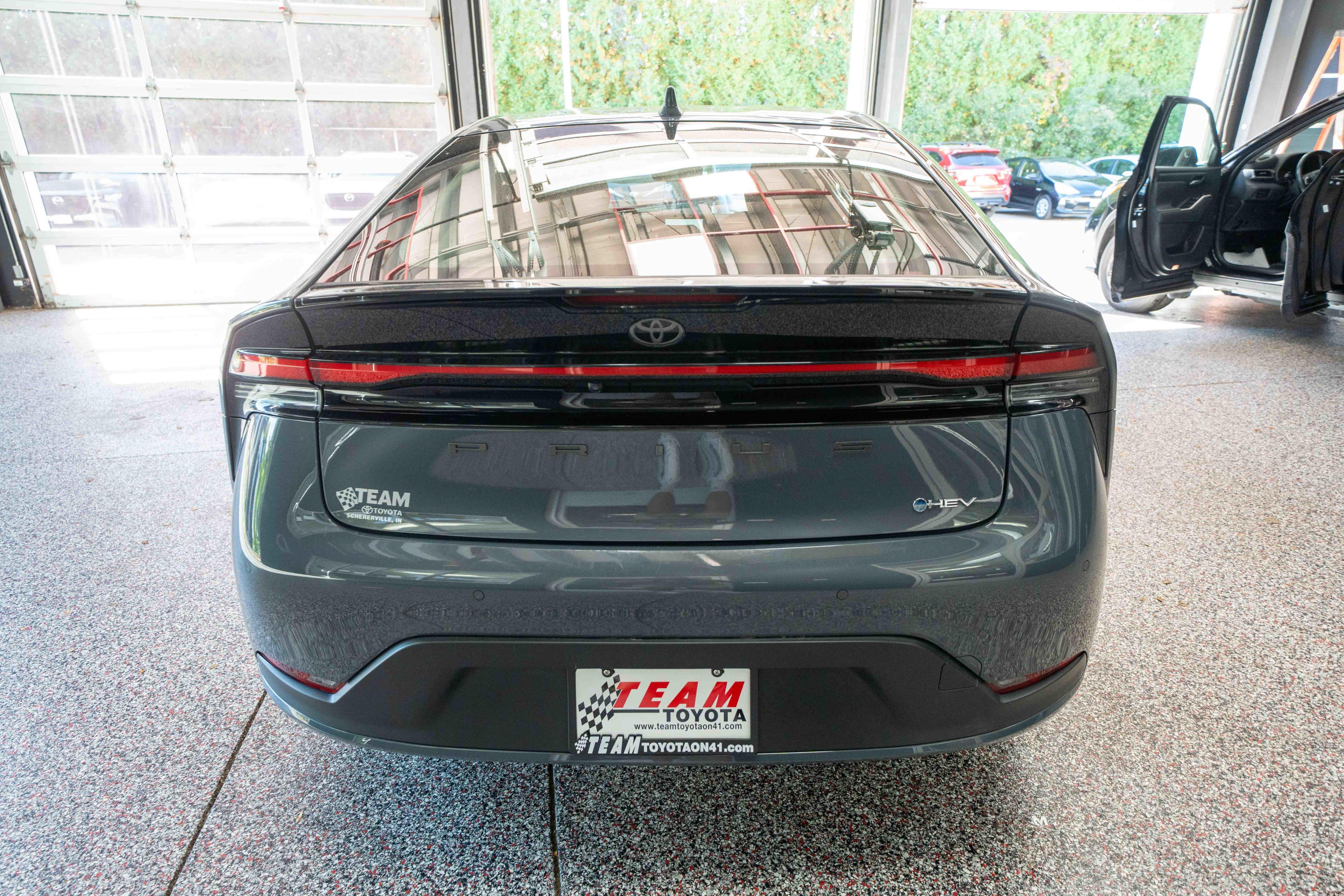 Used 2025 Toyota Prius LE FWD image 3