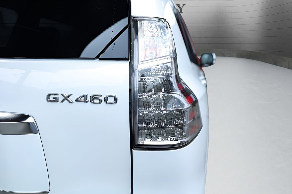 Used 2020 Lexus GX 460 Premium w/ Premium Package image 17