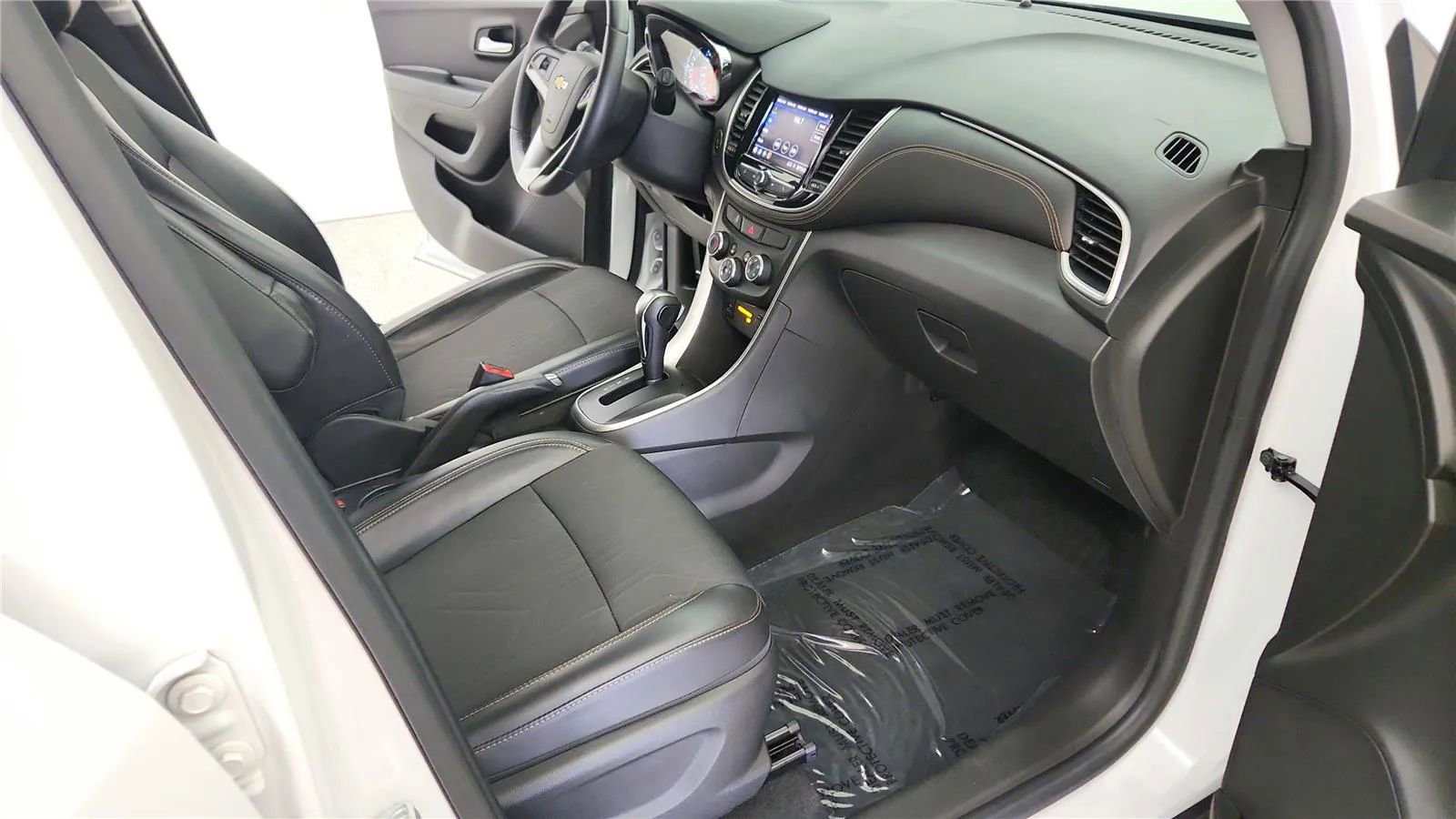 Used 2021 Chevrolet Trax LT w/ LT Convenience Package image 34