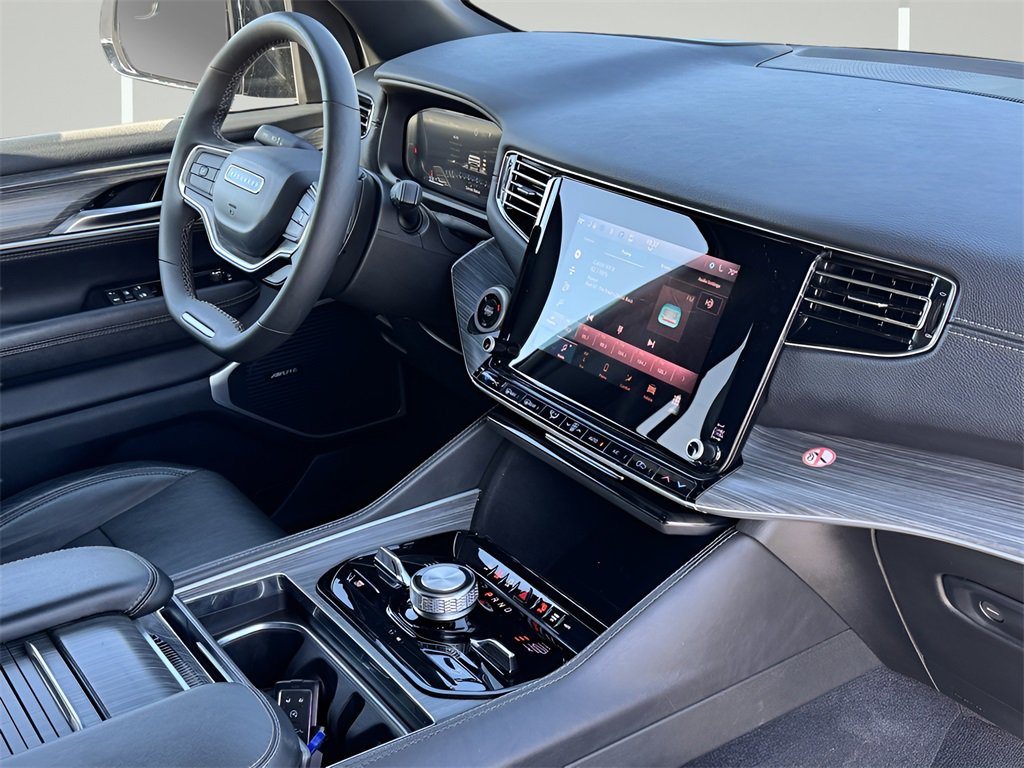 Used 2024 Jeep Wagoneer L Series III w/ Flexible Seating Group image 15