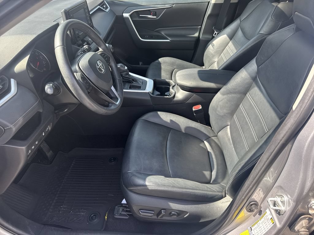 Used 2021 Toyota RAV4 XLE Premium FWD image 9
