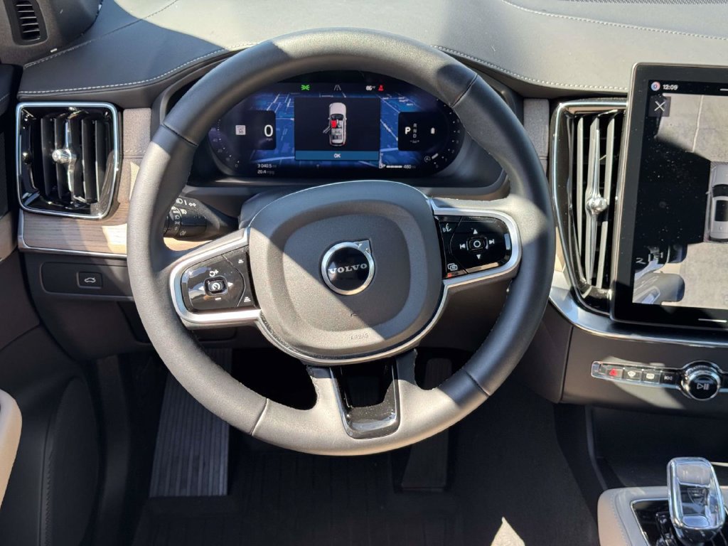 Used 2026 Volvo XC90 B6 Plus w/ Protection Package Premier AWD/4WD image 12
