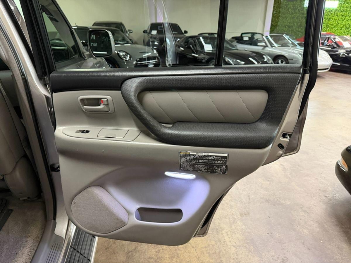 Used 2007 Toyota Land Cruiser image 28