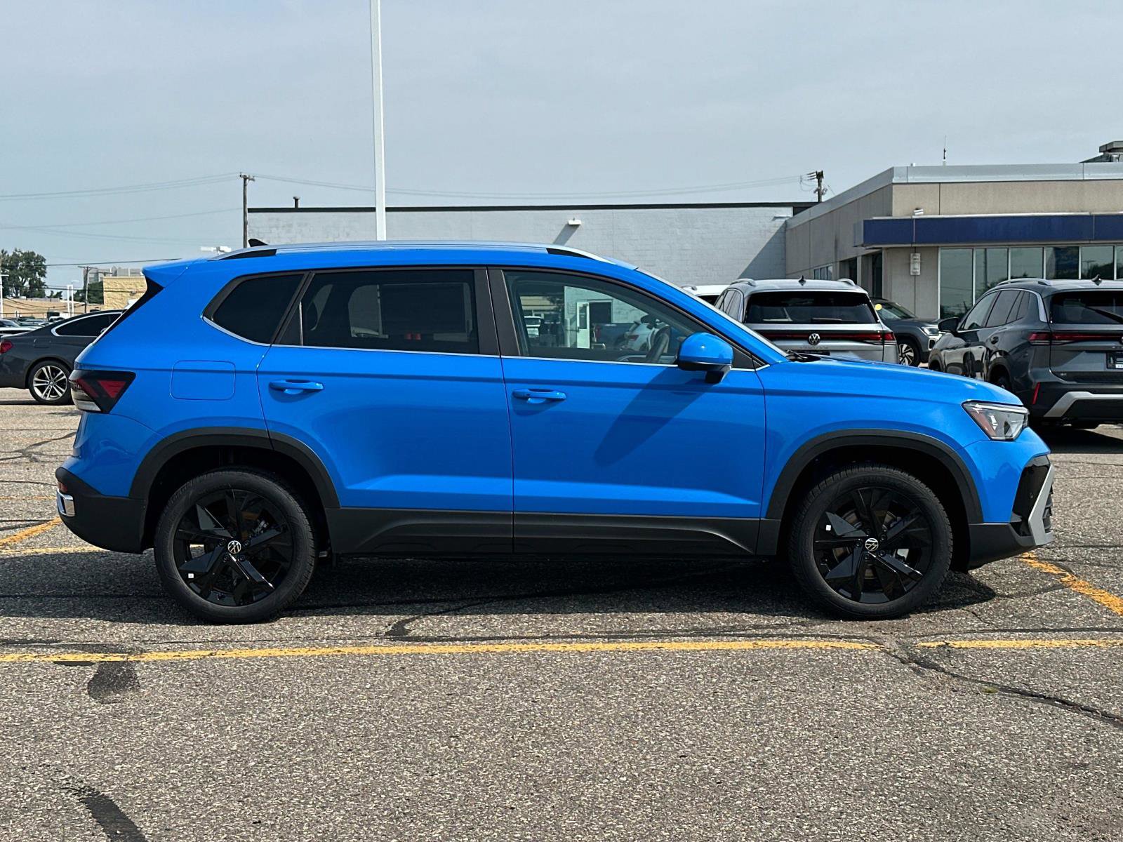 New 2025 Volkswagen Taos SE image 6