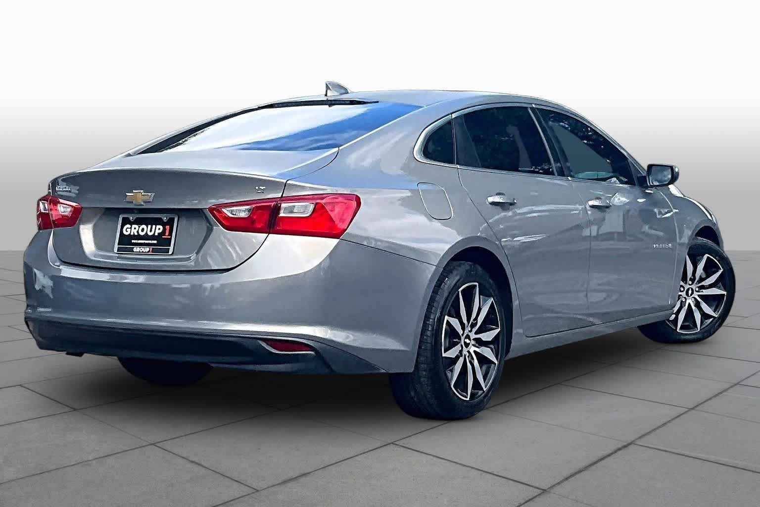 Used 2017 Chevrolet Malibu LT w/ Leather Package FWD image 13