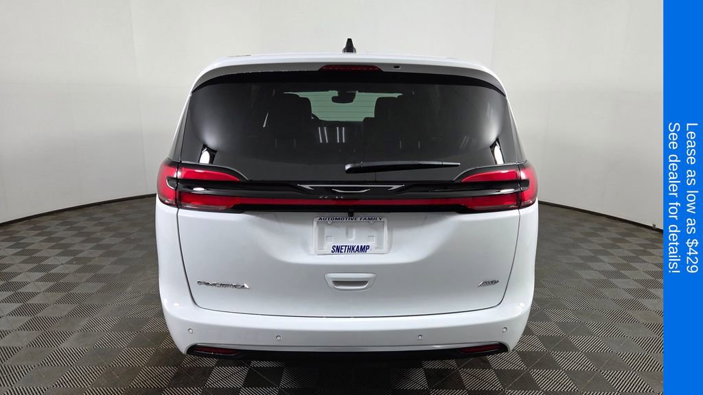 New 2027 Chrysler Pacifica Select AWD/4WD image 6