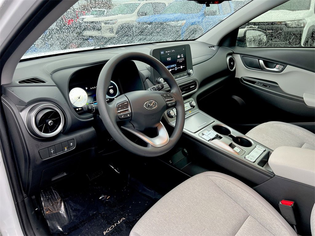 Used 2023 Hyundai Kona SE w/ Cargo Package image 10