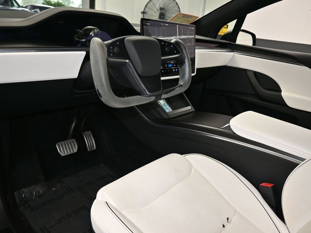 Used 2022 Tesla Model X Plaid image 13
