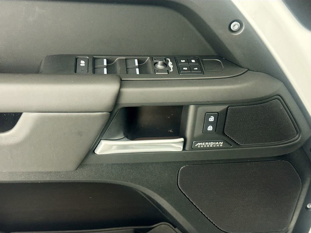 New 2026 Land Rover Defender 130 X-Dynamic SE AWD/4WD image 16