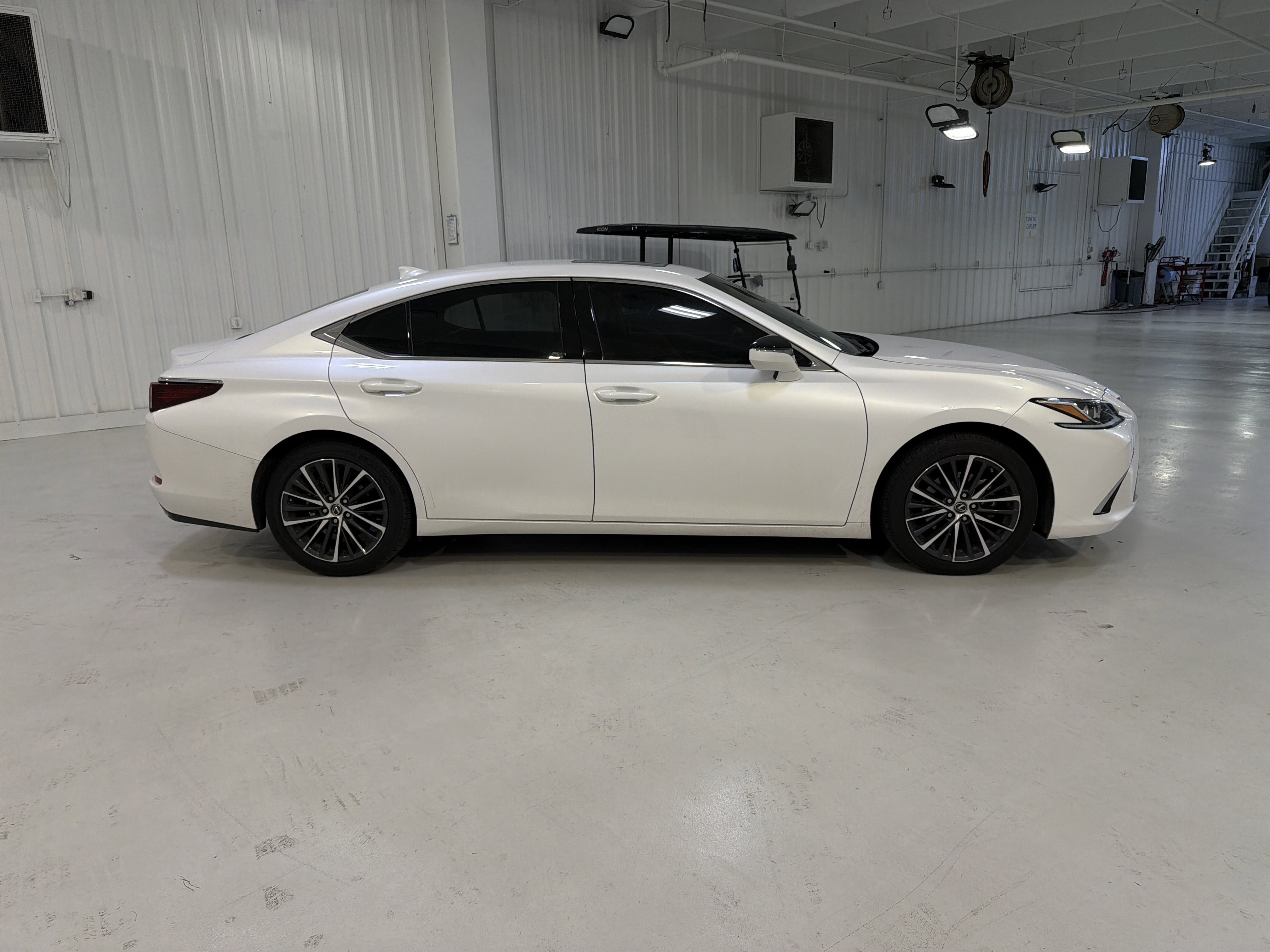 Used 2025 Lexus ES 350 w/ Premium Package FWD image 6