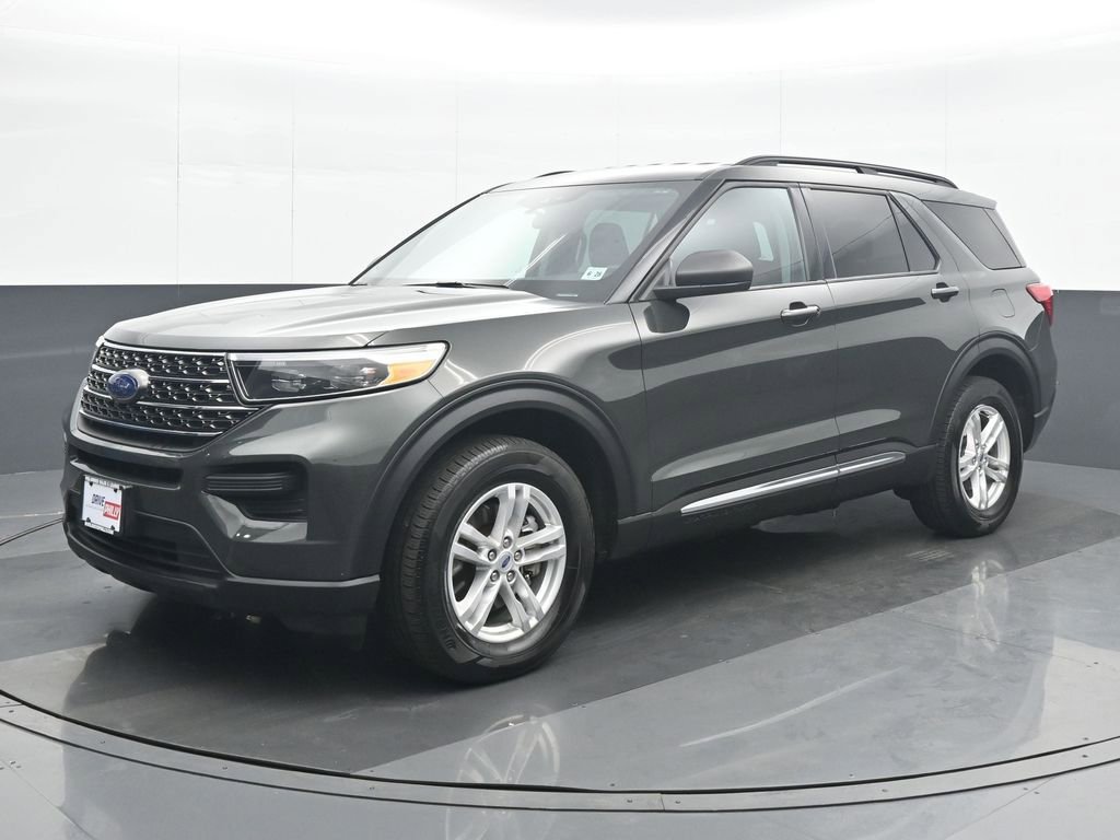 Used 2023 Ford Explorer XLT AWD/4WD image 2