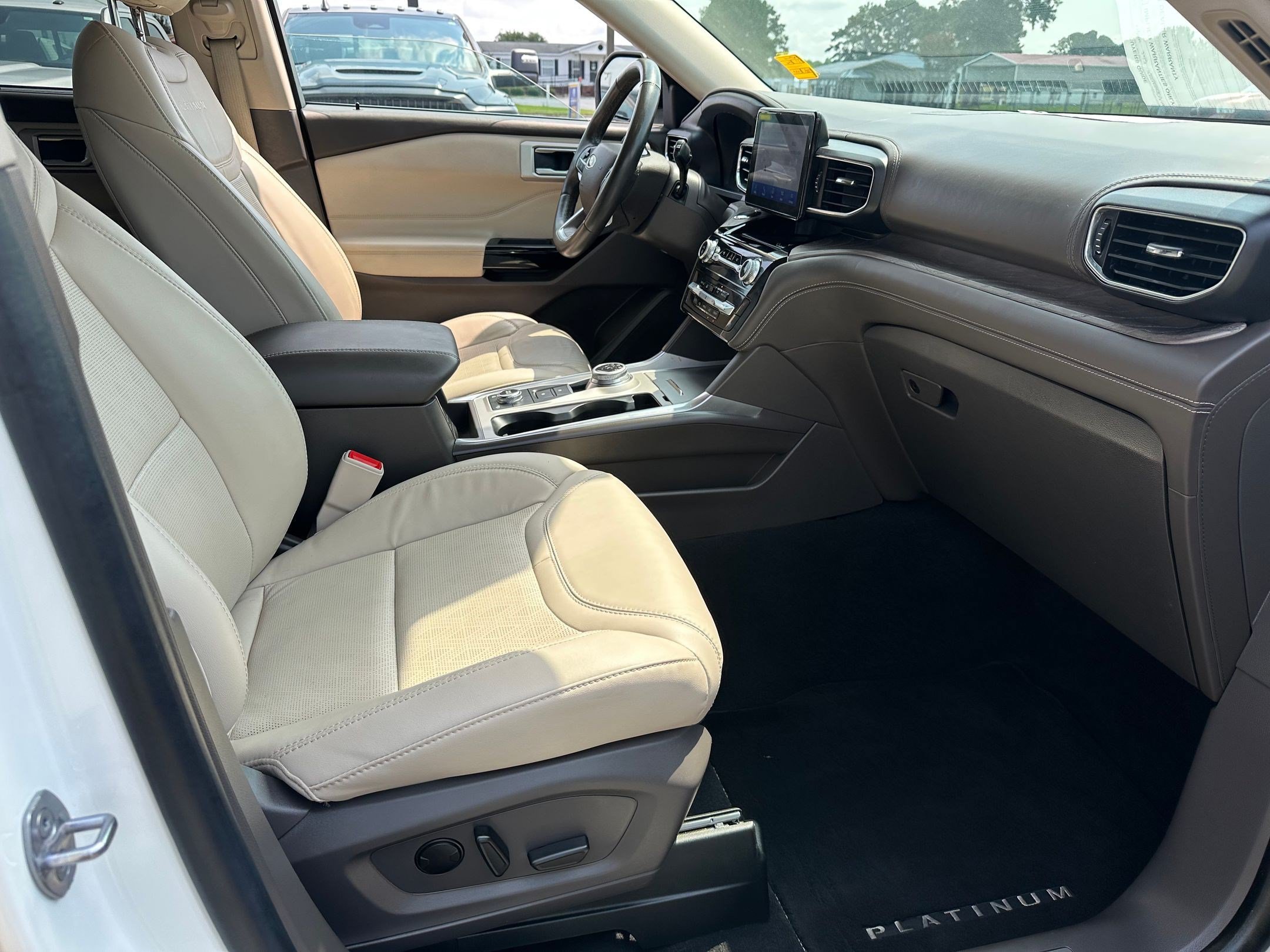 Used 2023 Ford Explorer Platinum AWD/4WD image 23