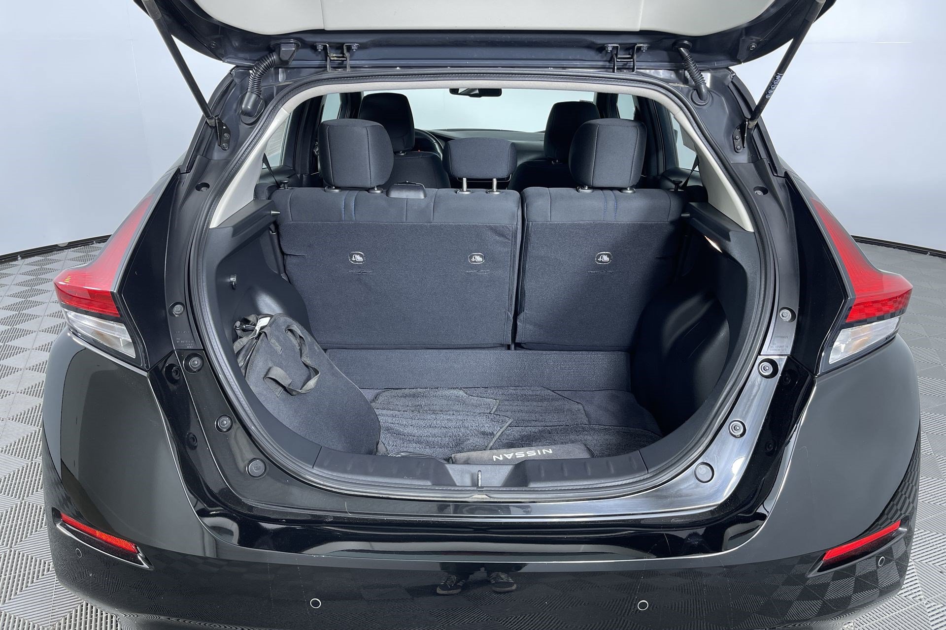 Certified 2025 Nissan Leaf SV Plus FWD image 25