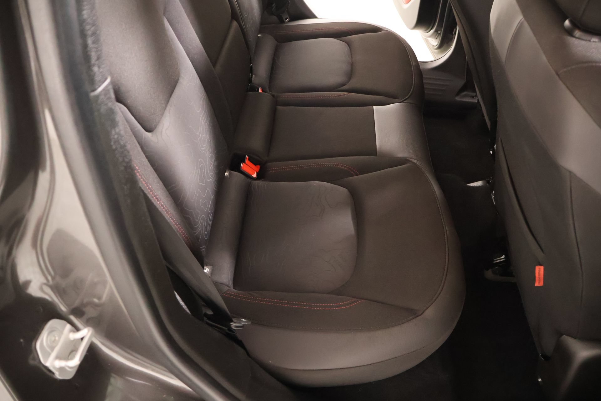 Used 2019 Jeep Renegade Trailhawk w/ UConnect 8.4 Nav Group AWD/4WD image 14