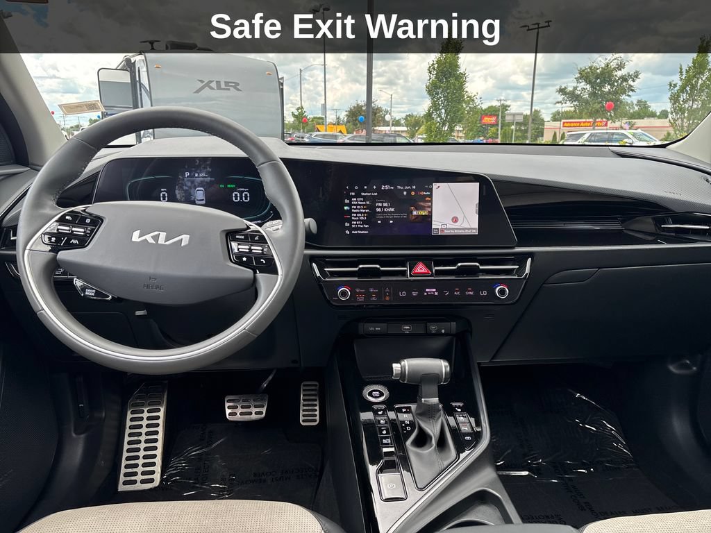 Used 2023 Kia Niro SX Touring FWD image 16