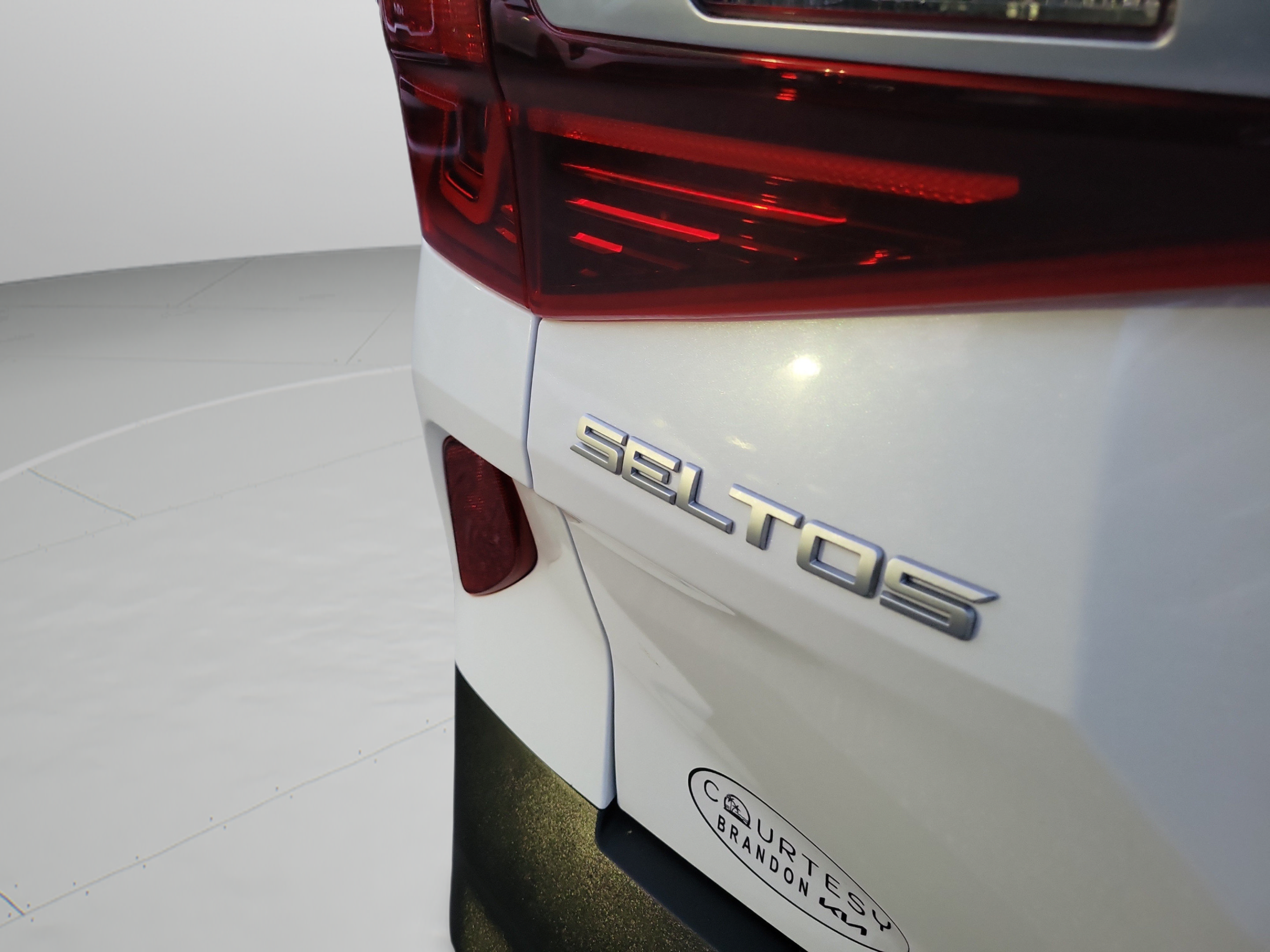 Certified 2023 Kia Seltos S w/ Navigation Package FWD image 8