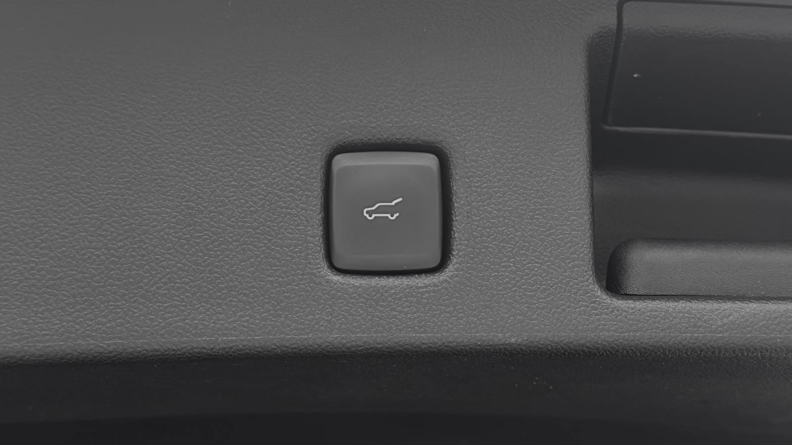 Certified 2022 Ford Escape Titanium w/ Titanium Elite Package image 9