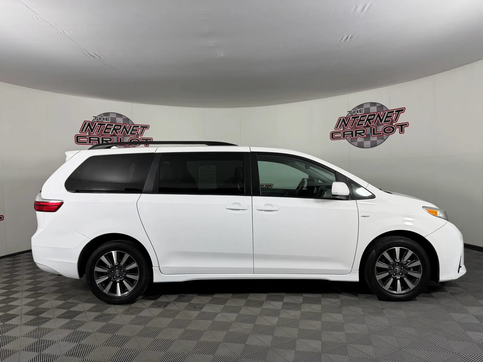 Used 2019 Toyota Sienna LE AWD/4WD image 8