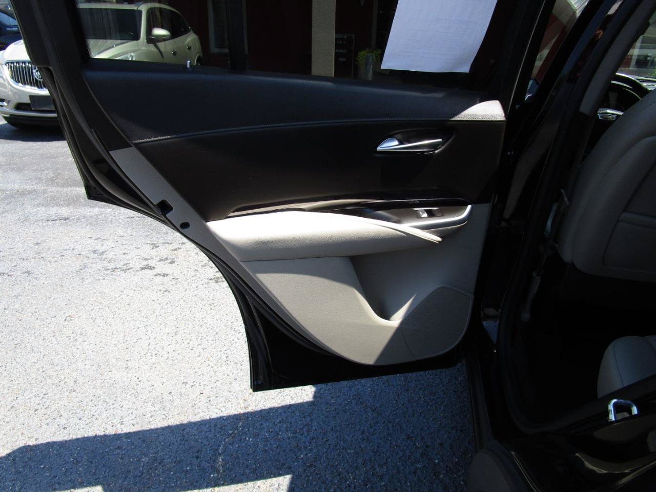 Used 2021 Cadillac XT4 Luxury w/ Cold Weather Package FWD image 17
