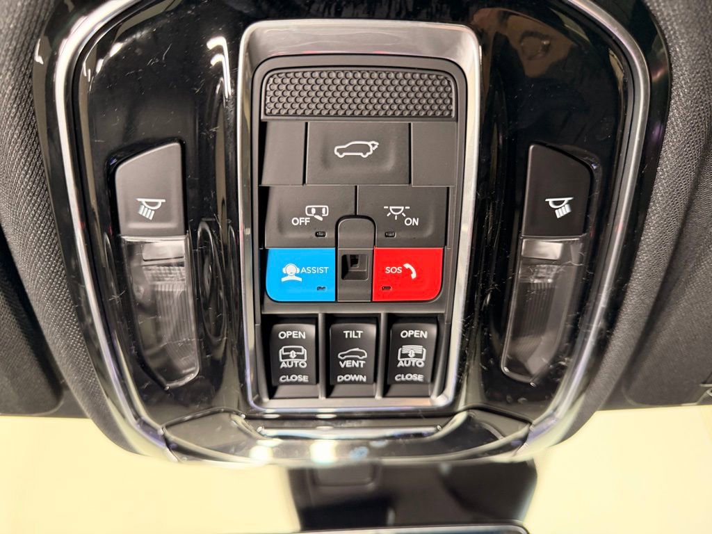 Used 2024 Jeep Grand Cherokee Overland image 13