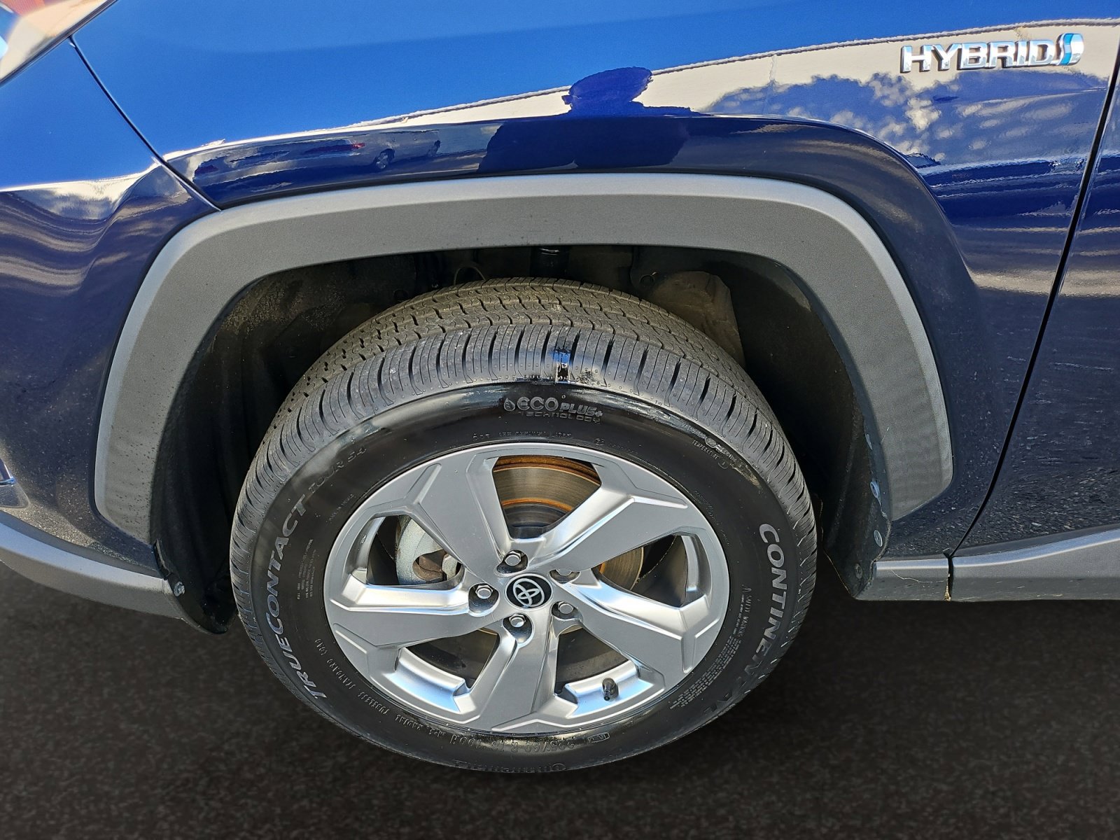 Used 2021 Toyota RAV4 XLE Premium AWD/4WD image 40